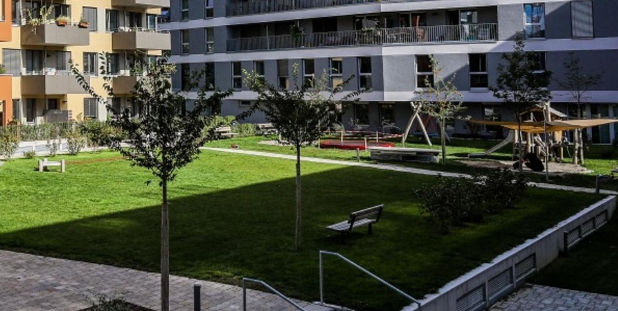 Stadtnahes Gaestezimmer Im Penthouse Bei Esi Tybinga Zewnętrze zdjęcie